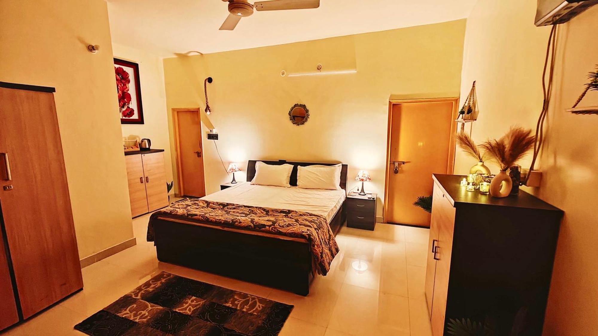 The Yellow House - Couple'S Getaway In Gomti Nagar- 1 Bhk Lucknow Buitenkant foto